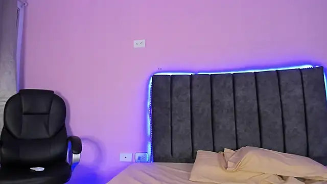 Snapshot of AbbySmiitth_ chatting on 11, 1, 2025 AbbySmiitth online show from 11, 1, 2025