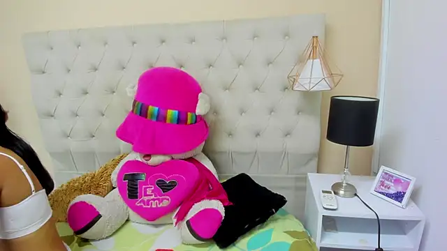Snapshot of Little_Helen chatting on 21, 1, 2025 Little Helen online show from 21, 1, 2025