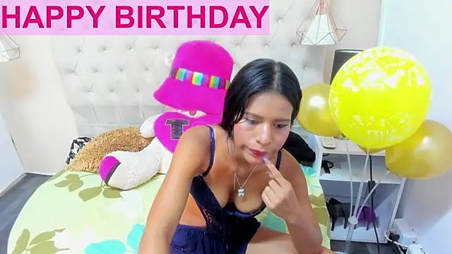 Snapshot of Little_Helen chatting on 22, 1, 2025 Little Helen online show from 22, 1, 2025