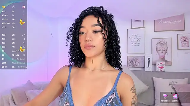 Crystal Dluna online show from 18, 1, 2025