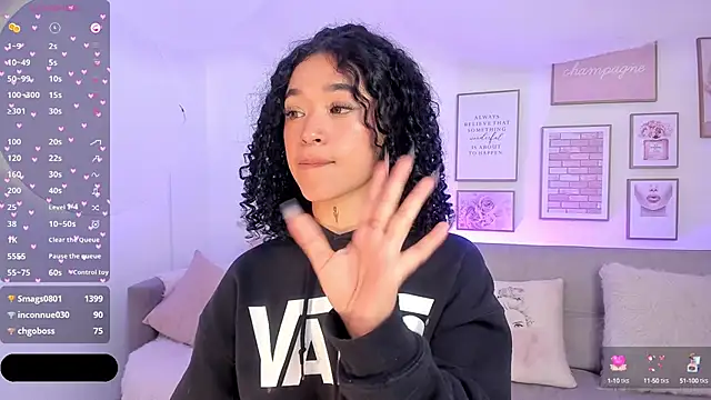 Crystal Dluna online show from 23, 1, 2025