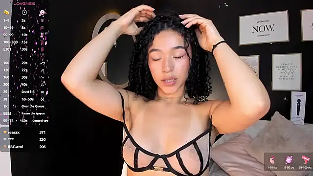 Crystal Dluna online show from 26, 2, 2025