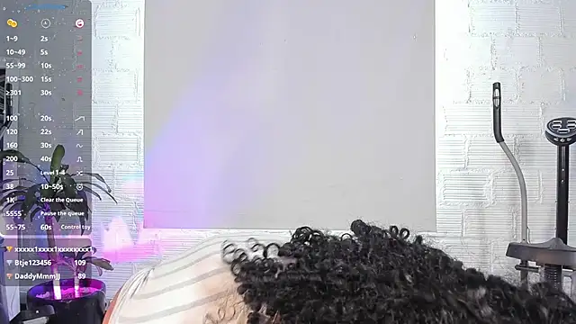 Crystal Dluna online show from 7, 3, 2025