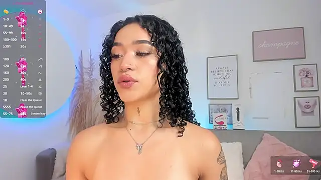 Crystal Dluna online show from 17, 3, 2025