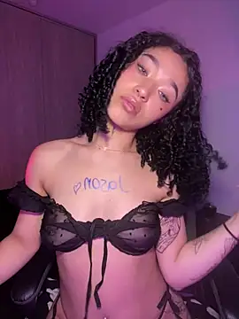 Crystal Dluna online show from 6, 11, 2025