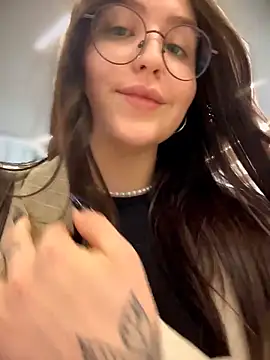 Snapshot of meow_girl chatting on 2, 6, 2026 meow girl online show from 2, 6, 2026