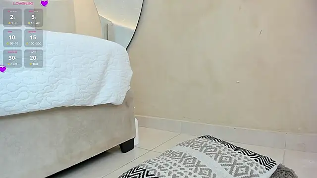 Naomi Dasilva online show from 20, 12, 2024