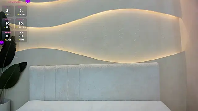 Naomi Dasilva online show from 26, 12, 2024
