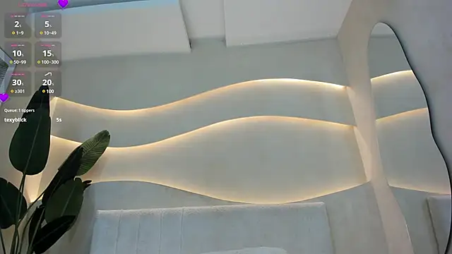 Naomi Dasilva online show from 10, 1, 2025