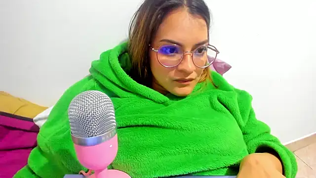 Snapshot of Angie_Pirss chatting on 3, 2, 2025 Angie Pirss online show from 3, 2, 2025