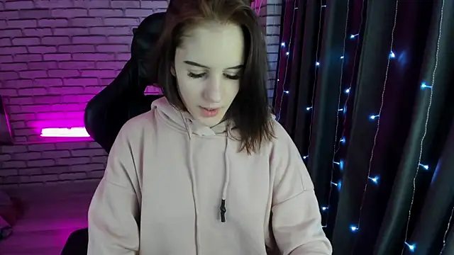 Snapshot of Tonya_Gray chatting on 2, 1, 2025 Tonya Gray online show from 2, 1, 2025