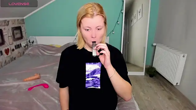 Snapshot of LillyDepp chatting on 7, 1, 2025 LillyDepp online show from 7, 1, 2025