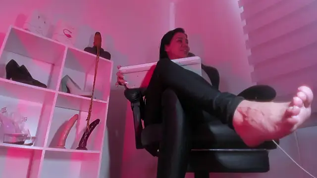 charlotte joliedart online show from 13, 2, 2026