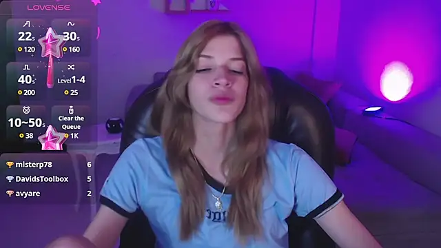 Nora Vennucci online show from 30, 1, 2025