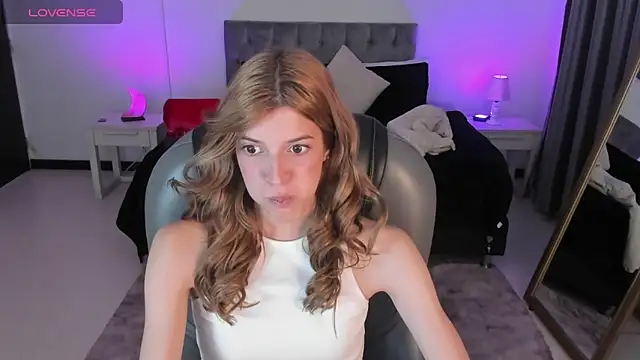 Nora Vennucci online show from 8, 3, 2025