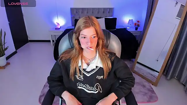 Nora Vennucci online show from 21, 3, 2025