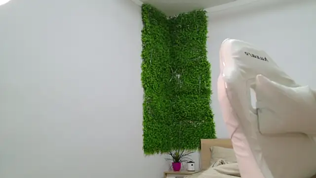 Lorennameliyy online show from 13, 2, 2025