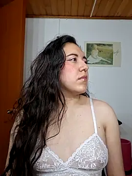 Emi chik online show from 29, 3, 2026