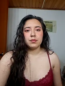 Emi chik online show from 4, 4, 2026