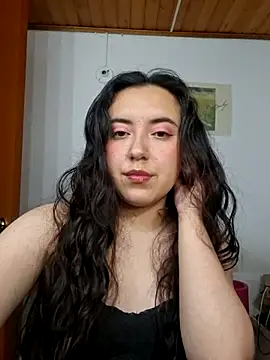 Snapshot of Emi_chik chatting on 1, 5, 2026 Emi chik online show from 1, 5, 2026
