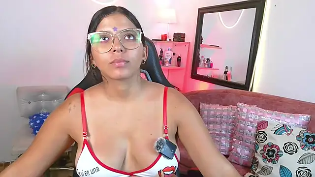 Snapshot of Megaan_Greey chatting on 5, 7, 2026 Megaan Greey online show from 5, 7, 2026
