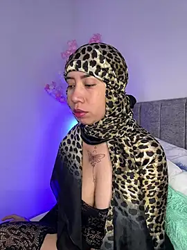 Snapshot of Sweet_hot_mia chatting on 19, 5, 2026 Sweet hot mia online show from 19, 5, 2026