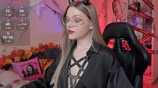 Marta May  online show from 28, 10, 2025