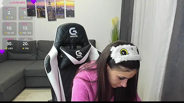 Kimi Ivy online show from 31, 10, 2025