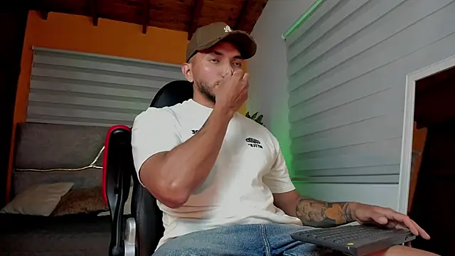 maximusclark1 online show from 19, 3, 2026