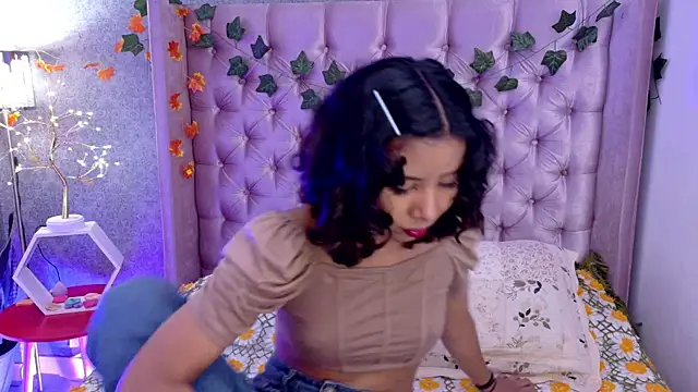 Akane Uwu online show from 6, 11, 2025