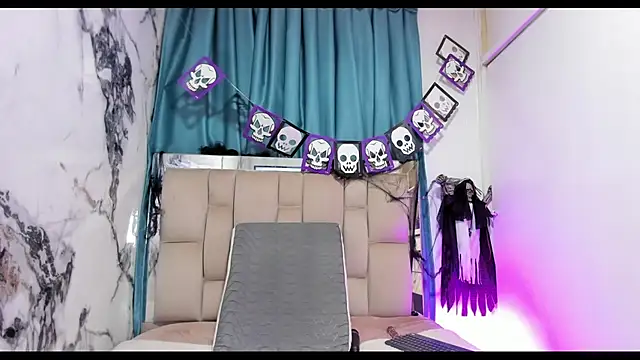 dafne queenn online show from 2, 11, 2025