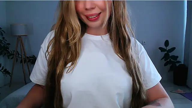 NaughtyNylonFeet online show from 5, 3, 2025