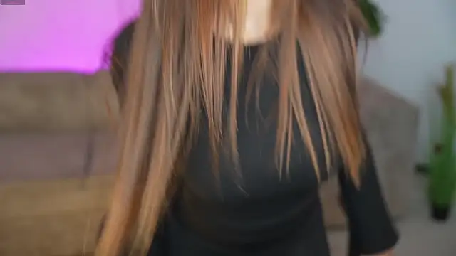 Julia  Star  online show from 21, 10, 2025