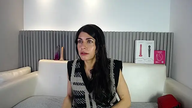 Snapshot of Melodi_Roux chatting on 25, 4, 2026 Melodi Roux online show from 25, 4, 2026