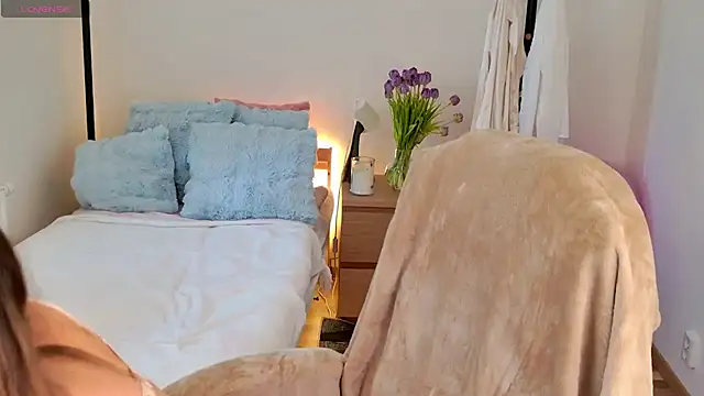 Sophie Enzo online show from 6, 3, 2025