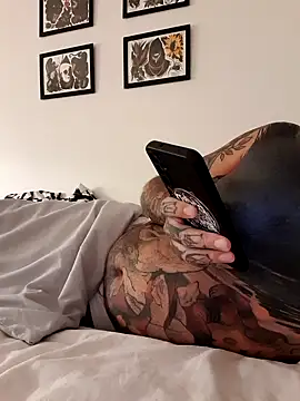 Snapshot of tattooedtwc chatting on 21, 12, 2025 tattooedtwc online show from 21, 12, 2025