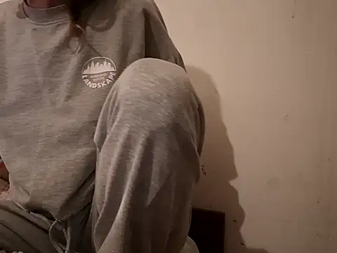 filipasantosx online show from 18, 2, 2025