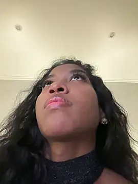 Snapshot of IamCrystal2 chatting on 17, 12, 2024 IamCrystal2 online show from 17, 12, 2024