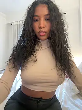 Snapshot of IamCrystal2 chatting on 10, 5, 2026 IamCrystal2 online show from 10, 5, 2026