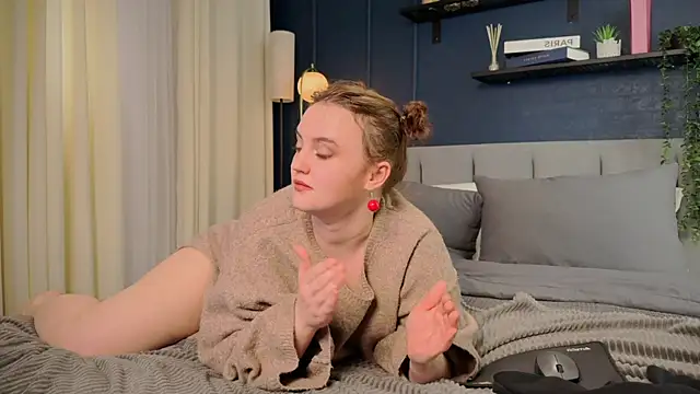 Lella Ryann  online show from 29, 1, 2025