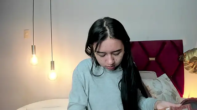 LaraGoldd online show from 23, 11, 2025