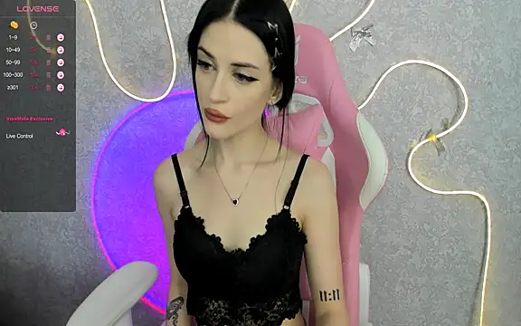 Molly Crystall online show from 29, 3, 2026