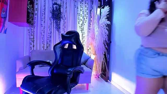 Snapshot of JulietaKane chatting on 25, 5, 2026 JulietaKane online show from 25, 5, 2026