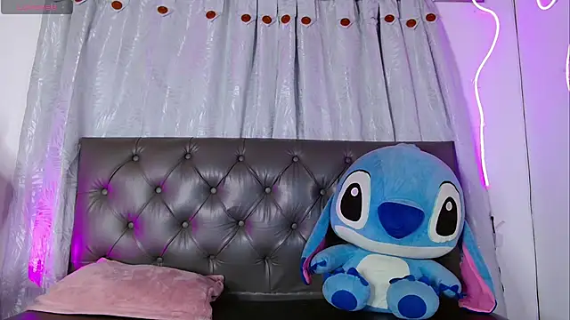 Snapshot of evie_cloud chatting on 26, 5, 2026 evie cloud online show from 26, 5, 2026