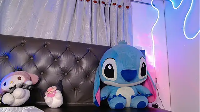 Snapshot of evie_cloud chatting on 5, 6, 2026 evie cloud online show from 5, 6, 2026
