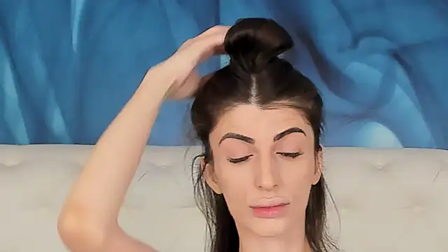 SkinnyDolly online show from 4, 10, 2025