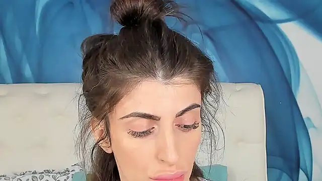 SkinnyDolly online show from 11, 10, 2025