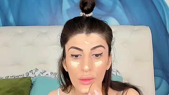 SkinnyDolly online show from 3, 11, 2025