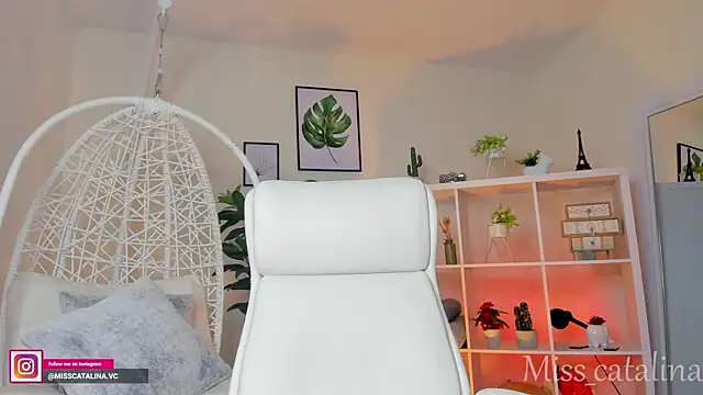 miss catalinaa online show from 24, 1, 2025