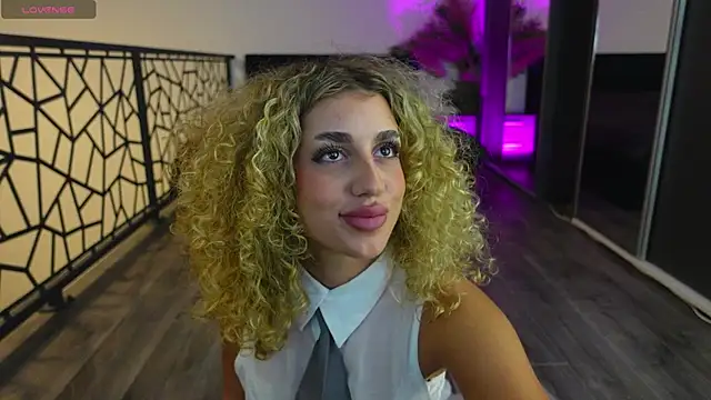 Snapshot of CurlyAnt0 chatting on 8, 7, 2026 CurlyAnt0 online show from 8, 7, 2026